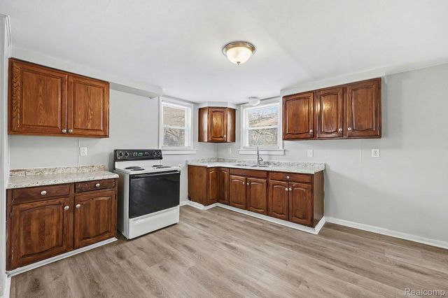 27 Crawford Street, Pontiac, MI 48341