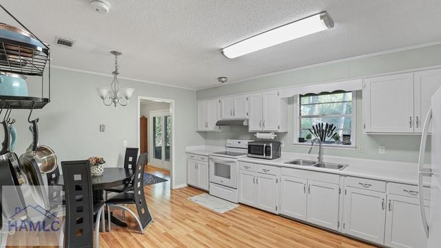 547 S 6th Street, Jesup, GA 31545