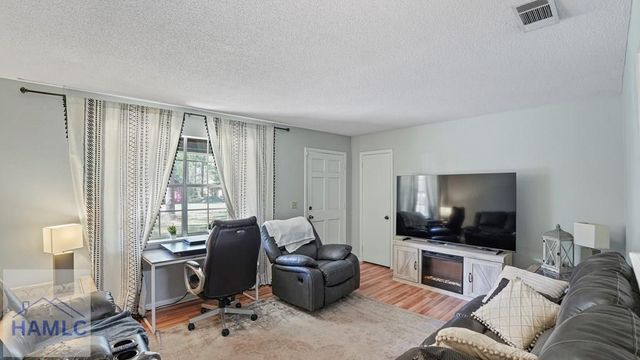 547 S 6th Street, Jesup, GA 31545