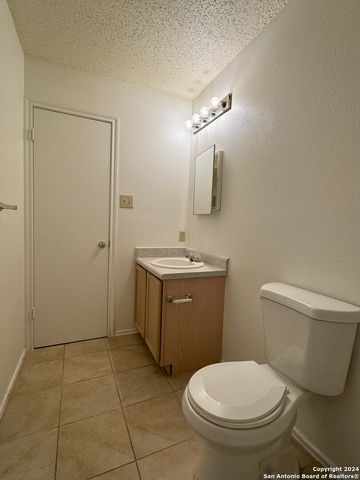 8927 BREEZEFIELD, San Antonio, TX 78240