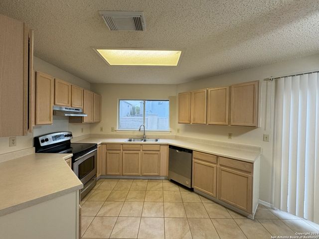 8927 BREEZEFIELD, San Antonio, TX 78240