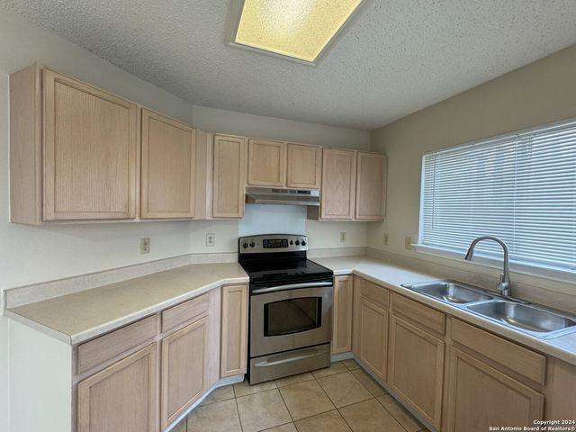 8927 BREEZEFIELD, San Antonio, TX 78240