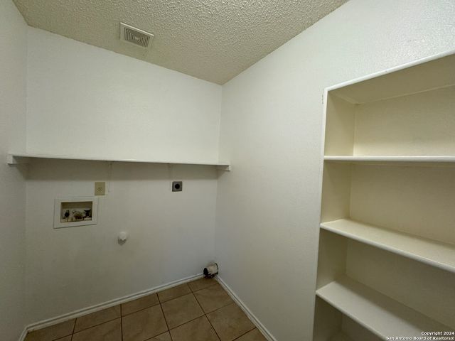 8927 BREEZEFIELD, San Antonio, TX 78240