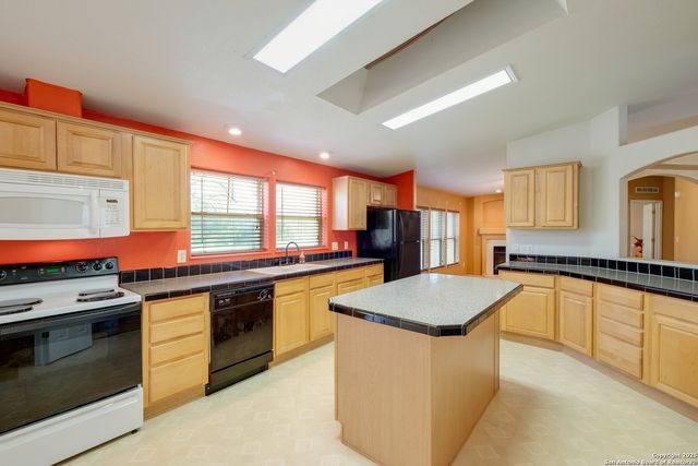 1075 Quail Run, Lytle, TX 78052