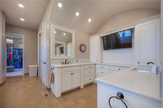 5460 W 208th Street, Bucyrus, KS 66013