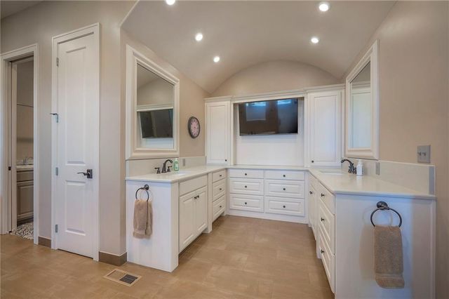 5460 W 208th Street, Bucyrus, KS 66013