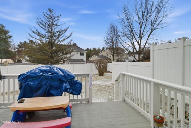 8 Woodridge Circle, Halfmoon, NY 12065