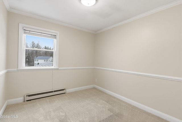 8 Woodridge Circle, Halfmoon, NY 12065