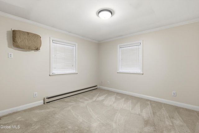 8 Woodridge Circle, Halfmoon, NY 12065