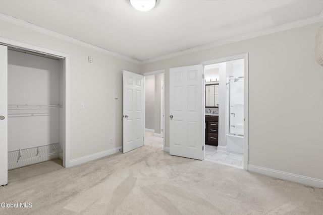 8 Woodridge Circle, Halfmoon, NY 12065