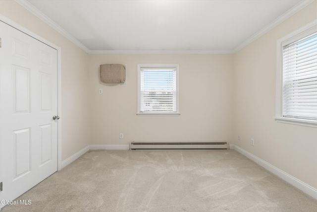 8 Woodridge Circle, Halfmoon, NY 12065