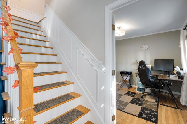 21135 Hoffman Street, St Clair Shores, MI 48082