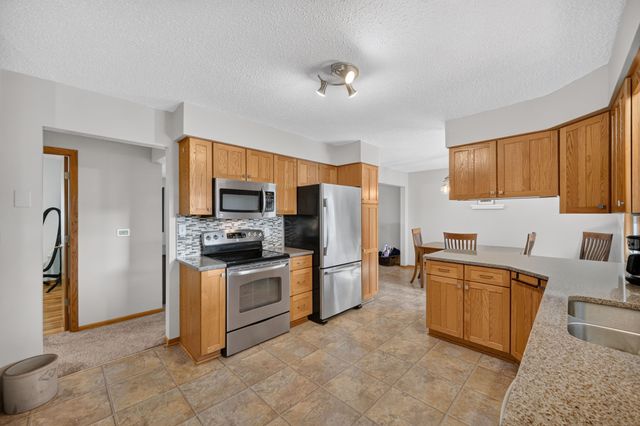 400 S P Street, Indianola, IA 50125