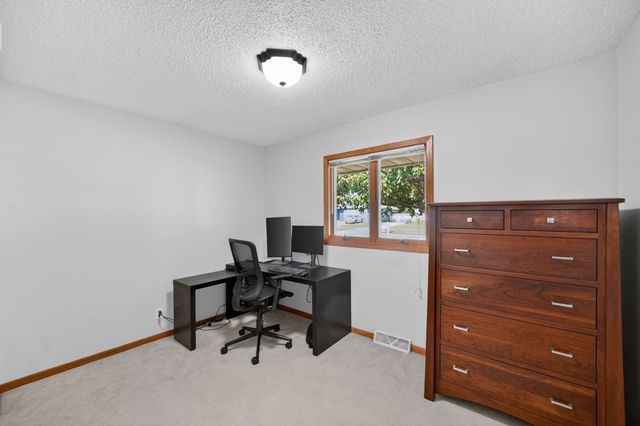 400 S P Street, Indianola, IA 50125