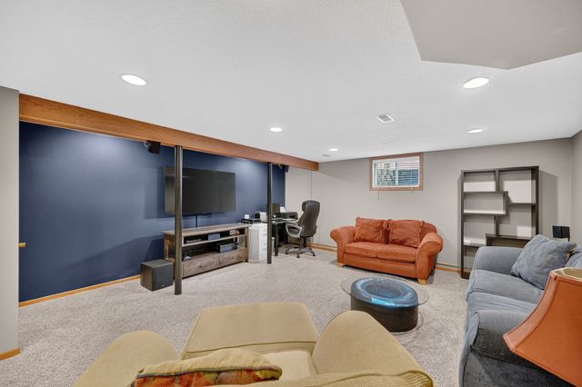 400 S P Street, Indianola, IA 50125