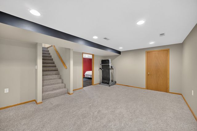400 S P Street, Indianola, IA 50125