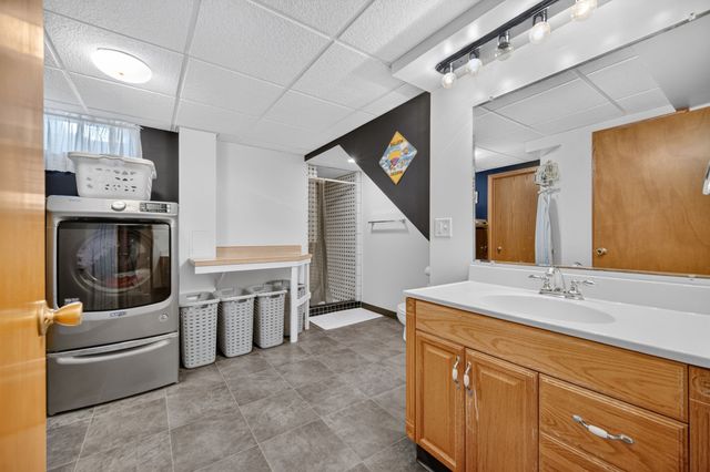 400 S P Street, Indianola, IA 50125