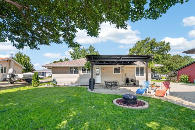 400 S P Street, Indianola, IA 50125