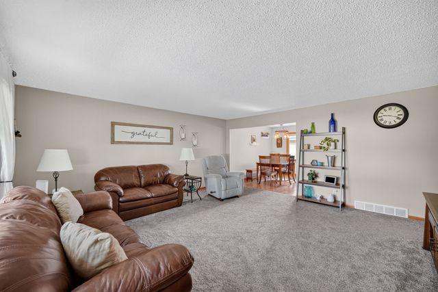 400 S P Street, Indianola, IA 50125