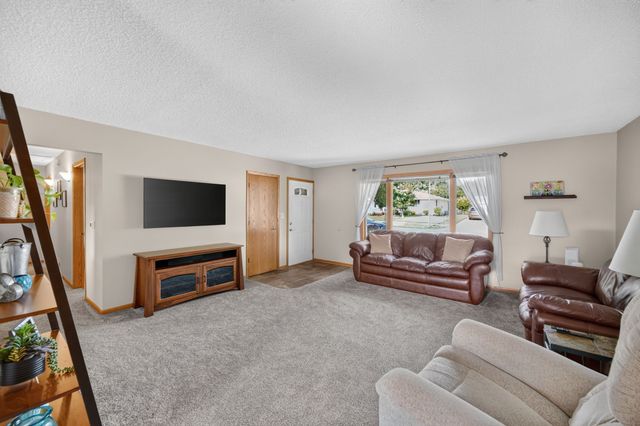400 S P Street, Indianola, IA 50125
