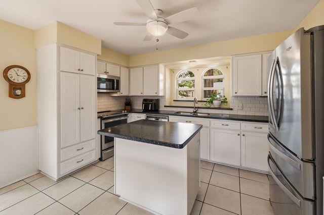 5524 Wood View Street, North Richland Hills, TX 76180