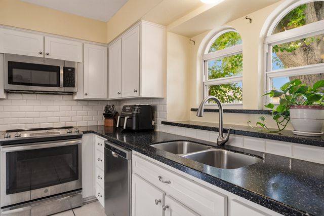 5524 Wood View Street, North Richland Hills, TX 76180