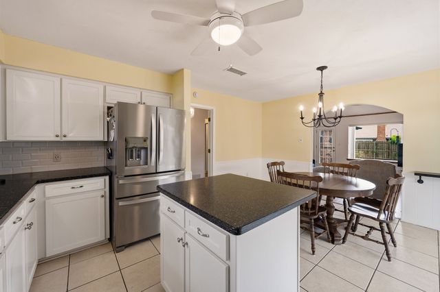 5524 Wood View Street, North Richland Hills, TX 76180