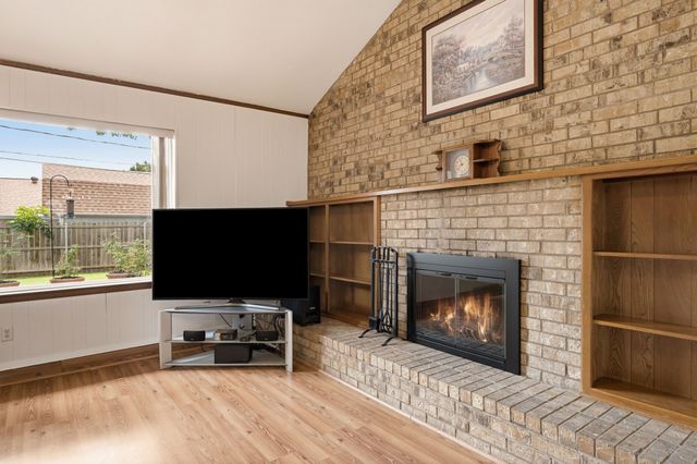 5524 Wood View Street, North Richland Hills, TX 76180