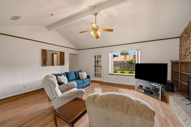 5524 Wood View Street, North Richland Hills, TX 76180