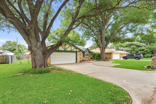 5524 Wood View Street, North Richland Hills, TX 76180