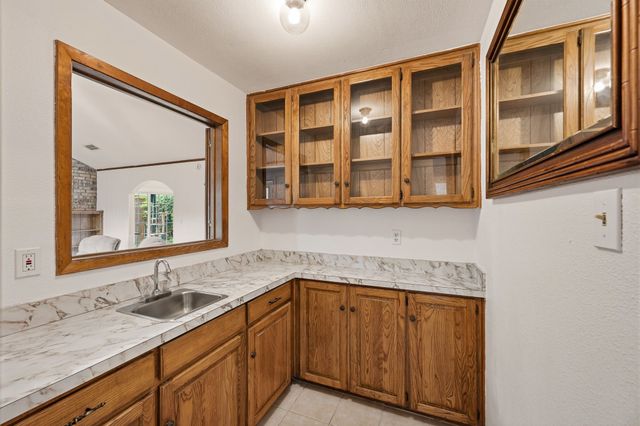 5524 Wood View Street, North Richland Hills, TX 76180