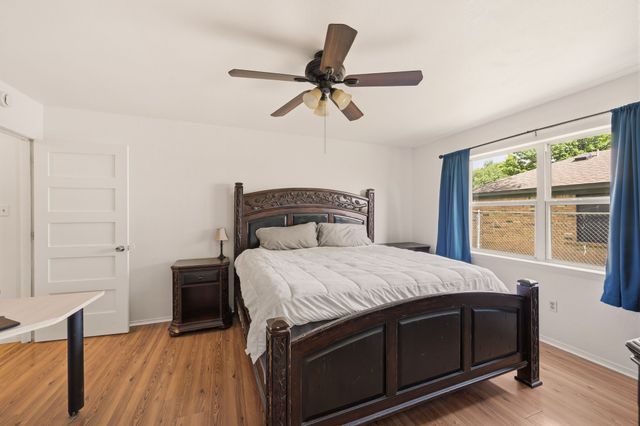 5524 Wood View Street, North Richland Hills, TX 76180