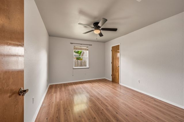 5524 Wood View Street, North Richland Hills, TX 76180
