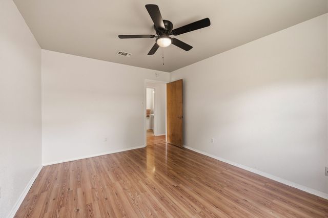 5524 Wood View Street, North Richland Hills, TX 76180