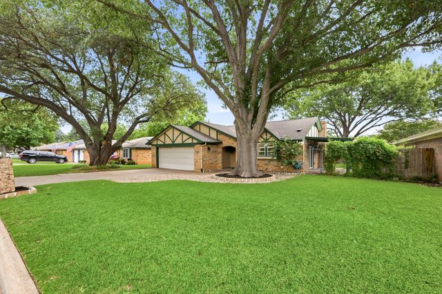 5524 Wood View Street, North Richland Hills, TX 76180