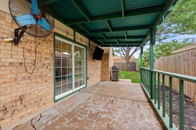 5524 Wood View Street, North Richland Hills, TX 76180