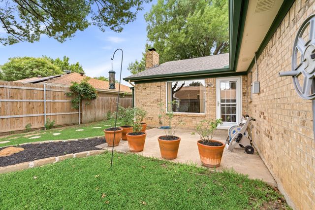 5524 Wood View Street, North Richland Hills, TX 76180