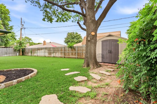 5524 Wood View Street, North Richland Hills, TX 76180