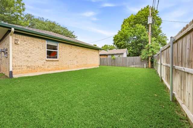 5524 Wood View Street, North Richland Hills, TX 76180