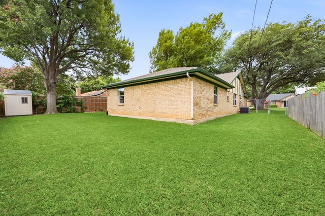 5524 Wood View Street, North Richland Hills, TX 76180