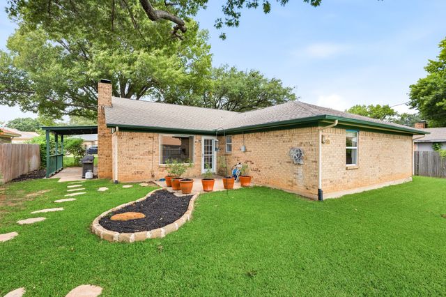 5524 Wood View Street, North Richland Hills, TX 76180