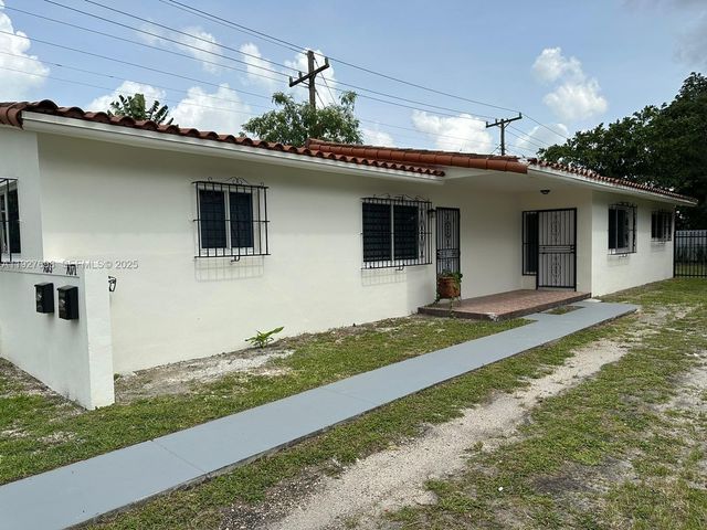 7071 SW 4th St 2, Miami, FL 33144