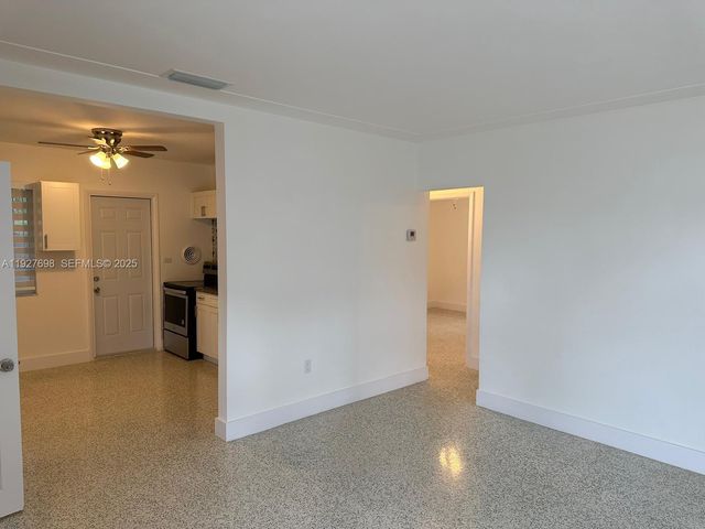 7071 SW 4th St 2, Miami, FL 33144