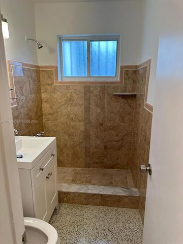 7071 SW 4th St 2, Miami, FL 33144