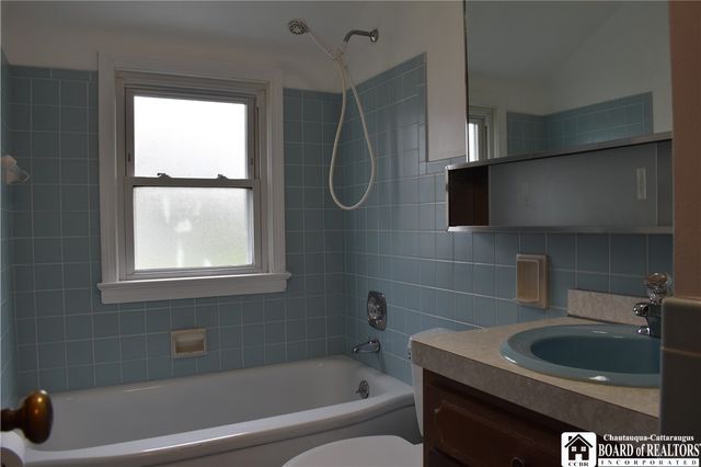 4959 Chapman Parkway, Hamburg, NY 14075