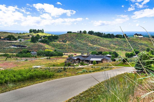 5487 N Willean Ln, Eagle, ID 83616
