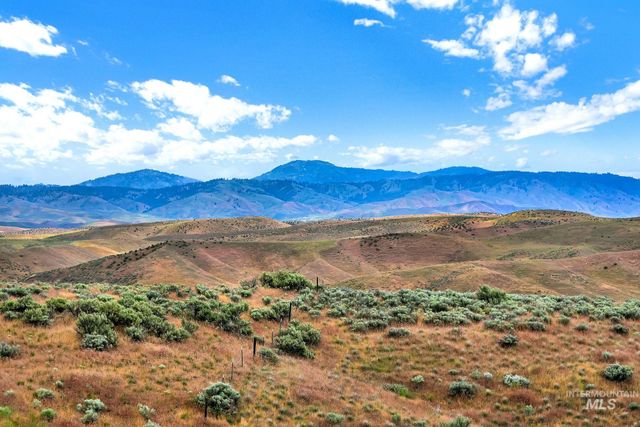 5487 N Willean Ln, Eagle, ID 83616