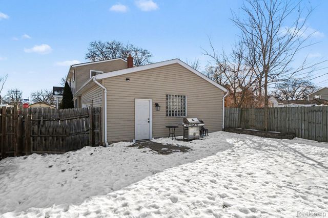 23225 Elaine Street, St. Clair Shores, MI 48080