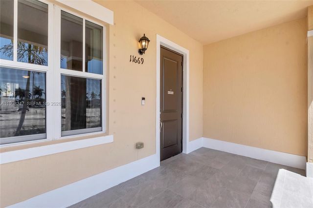 11669 SW 247th St, Homestead, FL 33032