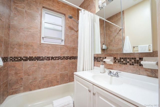 17 S 7th Avenue, Mount Vernon, NY 10550